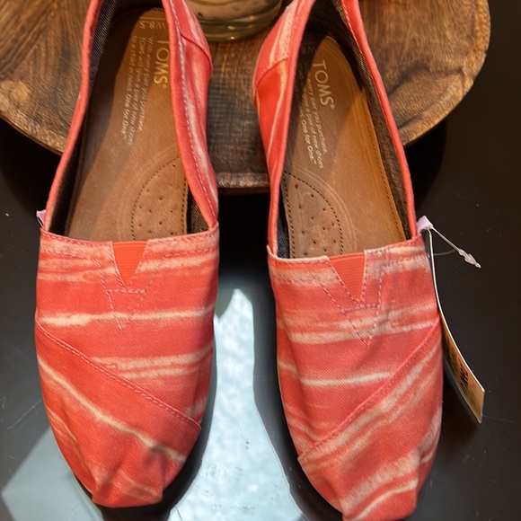 NWT Toms 8.5 - Picture 2 of 5